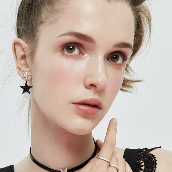 Black Star Earrings - ApolloBox